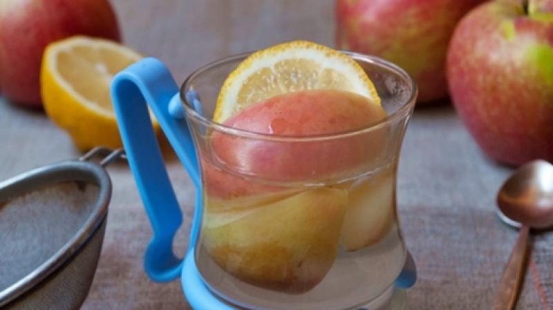 Wie man Apfelkompott kocht: ein Schritt-für-Schritt-Rezept mit einem Foto