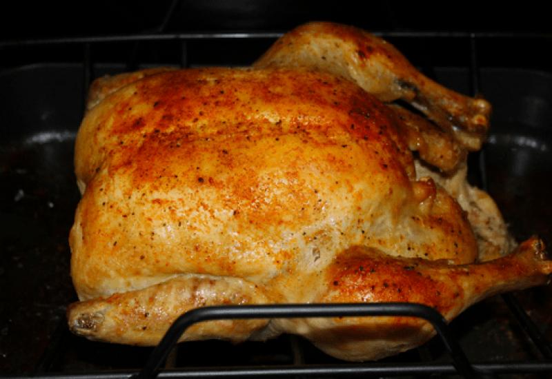 Сколько курица в духовке готовится при 180. Курица 2кг духовка электрическая. Курица в духовке по времени. Курица в духовке градусы. Курица в фольге в духовке 200 градусов.