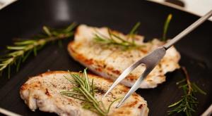 Meddig kell sütni a sertéshúst: főzési lehetőségek különféle ételekhez